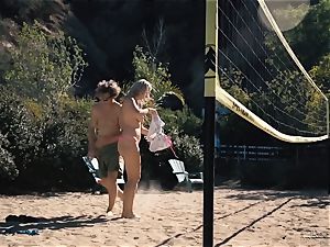 Natalia Starr likes vagina poking in the steamy sunshine